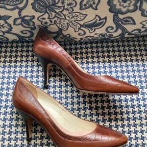 Brooks Brothers Rich Caramel Brown Genuine Leather Kitten Mid High Heel Shoes.